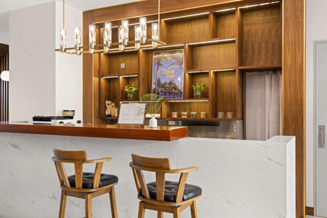 Moon Hotel And Apartment Da Nang Bagian luar foto