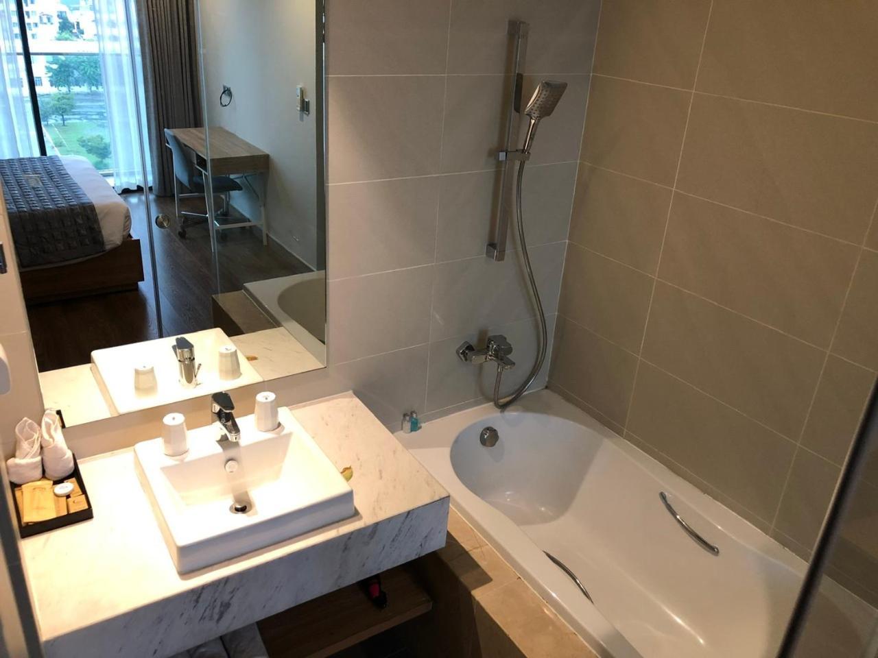 Moon Hotel And Apartment Da Nang Bagian luar foto