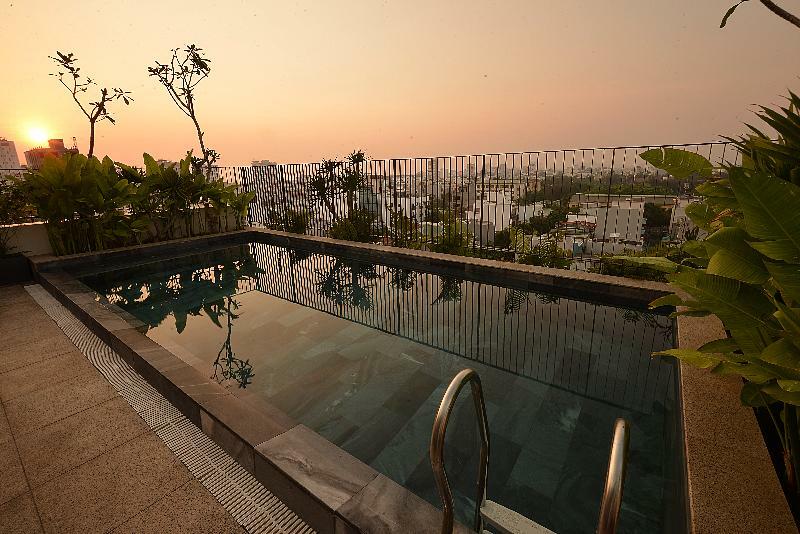 Moon Hotel And Apartment Da Nang Bagian luar foto